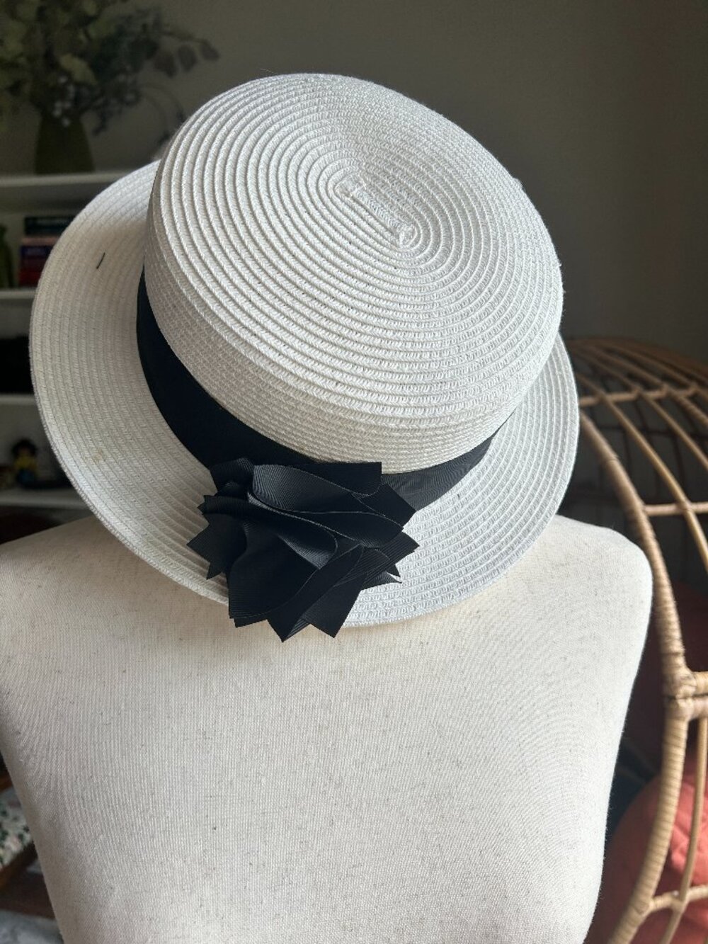 Nine West White Straw Cloche Sun Hat Black Bow Ribbon One Size Derby style